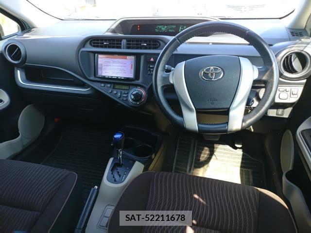 Toyota AQUA 2013-08 8648641-2