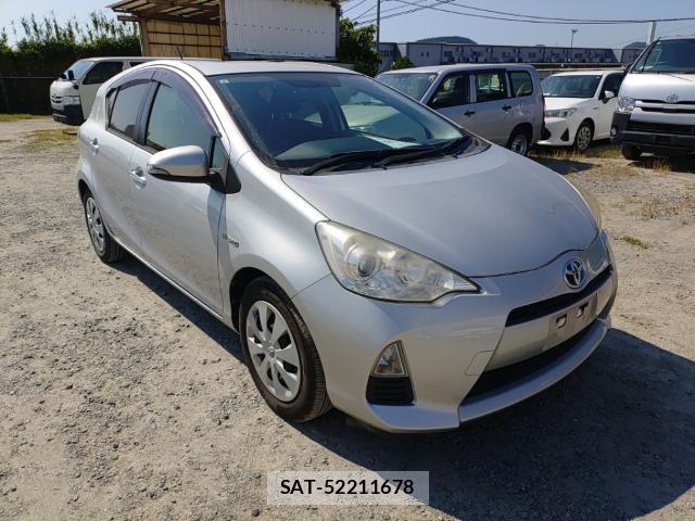 Toyota AQUA 2013-08 8648641-3