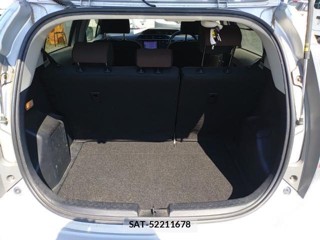 Toyota AQUA 2013-08 8648641-7
