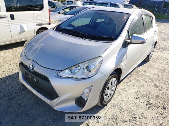 Toyota AQUA 2015-08 8648644-0
