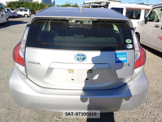 Toyota AQUA 2015-08 8648644-1