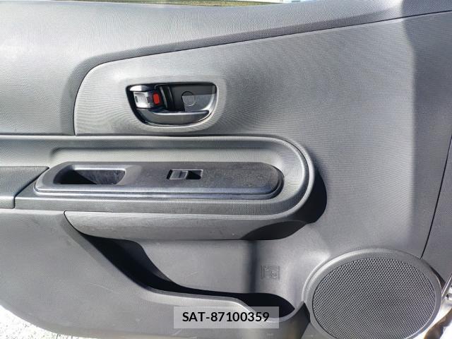 Toyota AQUA 2015-08 8648644-12