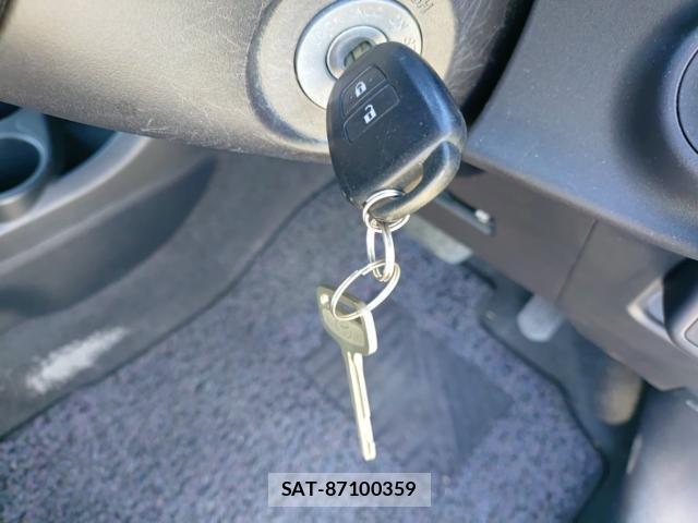 Toyota AQUA 2015-08 8648644-14