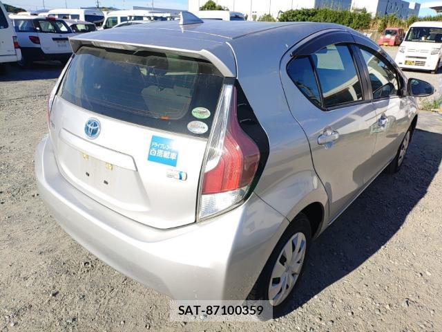 Toyota AQUA 2015-08 8648644-4