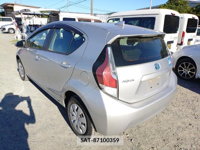 Toyota AQUA 2015-08 8648644-5