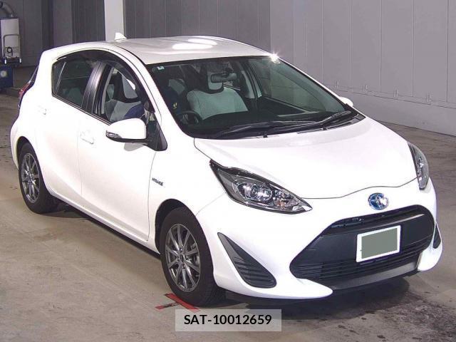 Toyota AQUA 2018-05 8648921-0