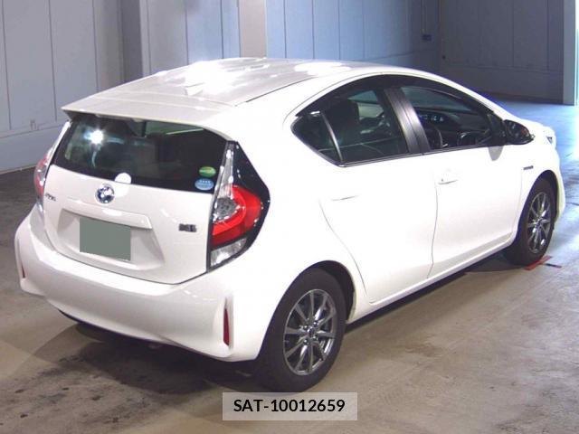 Toyota AQUA 2018-05 8648921-1