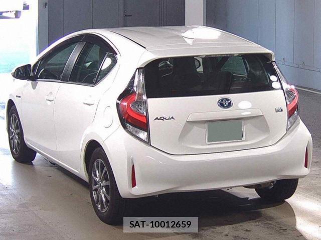 Toyota AQUA 2018-05 8648921-4