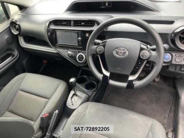 Toyota AQUA 2018-03 8649021-2