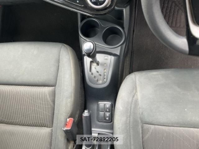 Toyota AQUA 2018-03 8649021-3
