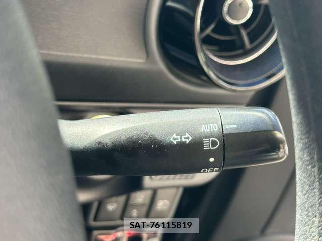 Toyota AQUA 2018-01 8649106-10