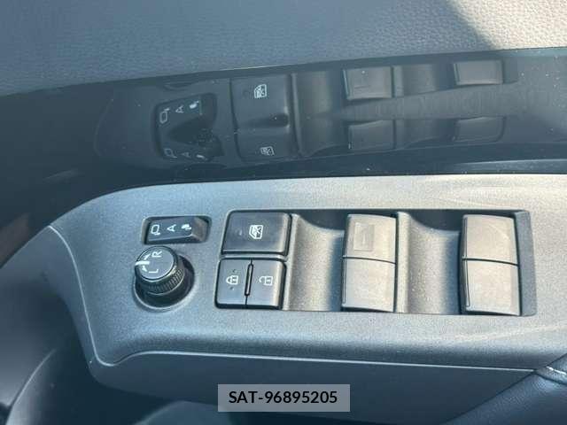 Toyota AQUA 2023-08 8649118-14