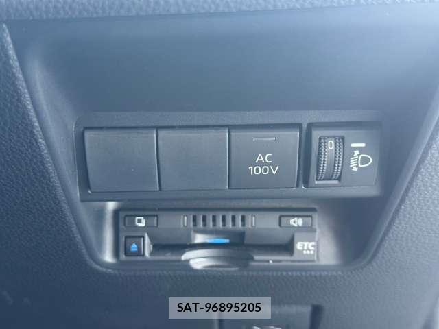 Toyota AQUA 2023-08 8649118-15