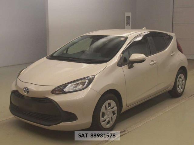 Toyota AQUA 2021-10 8649247-0