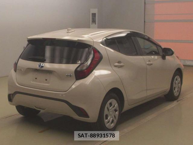 Toyota AQUA 2021-10 8649247-1