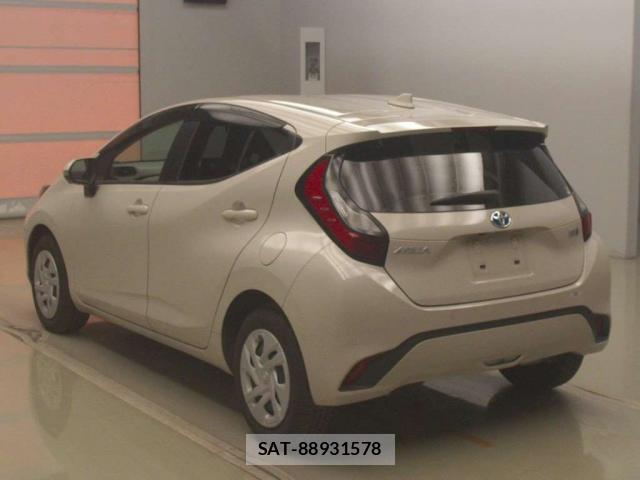 Toyota AQUA 2021-10 8649247-10