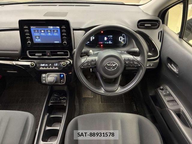 Toyota AQUA 2021-10 8649247-2