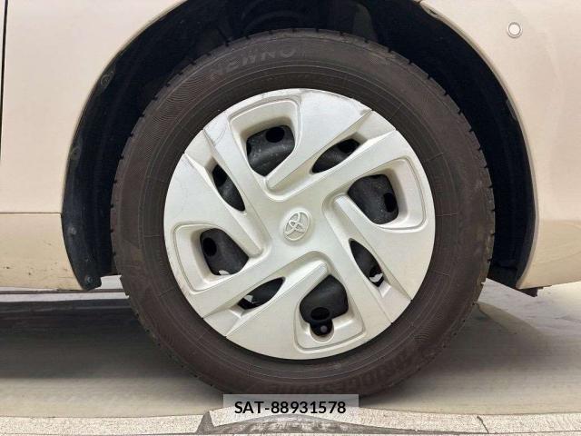 Toyota AQUA 2021-10 8649247-4