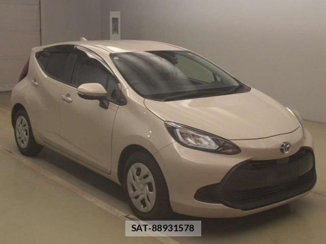 Toyota AQUA 2021-10 8649247-9