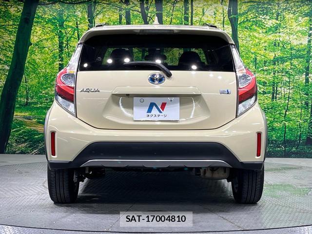 Toyota AQUA 2018-01 8649353-14