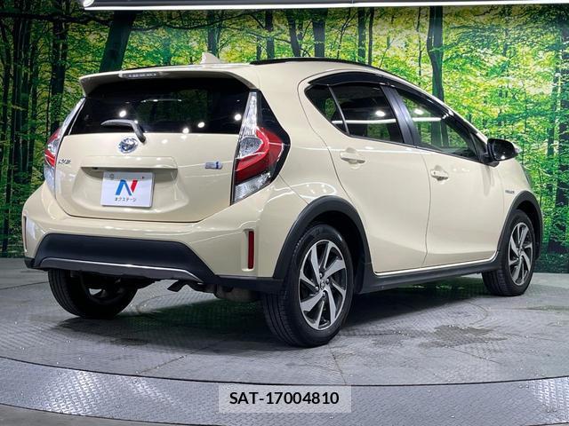 Toyota AQUA 2018-01 8649353-16