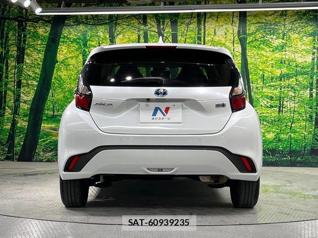 Toyota AQUA 2023-08 8649355-14