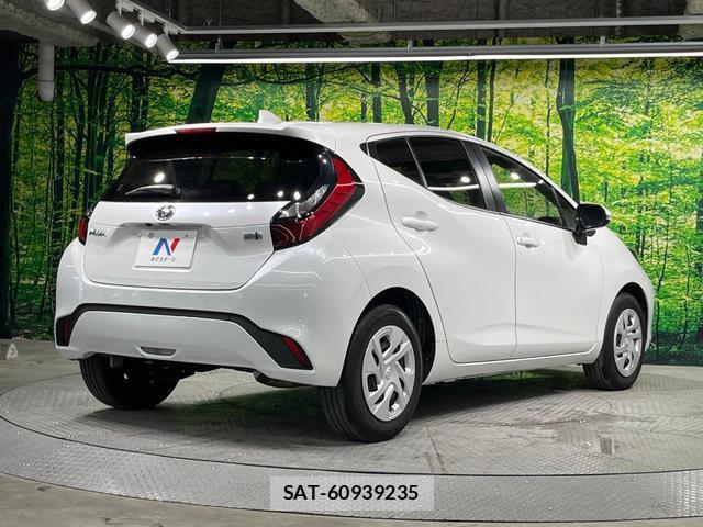 Toyota AQUA 2023-08 8649355-16