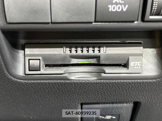 Toyota AQUA 2023-08 8649355-5