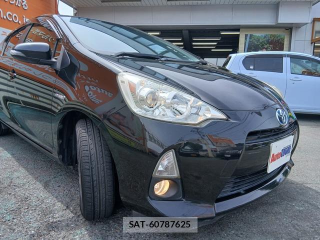 Toyota AQUA 2014-03 8649462-11