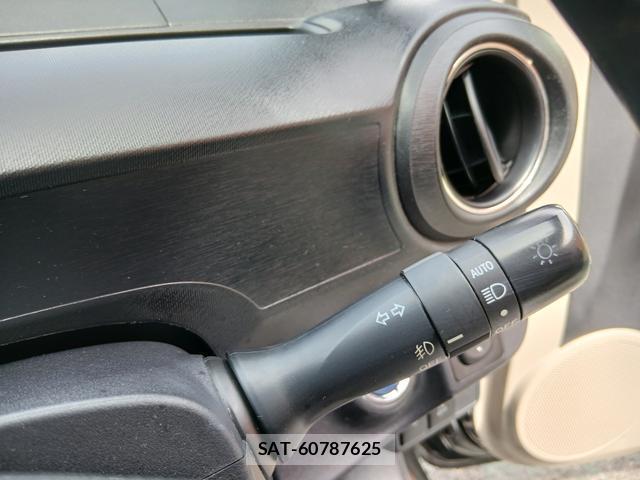 Toyota AQUA 2014-03 8649462-18