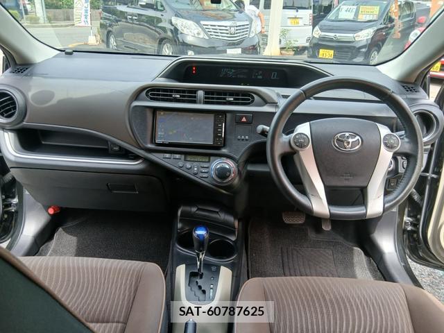 Toyota AQUA 2014-03 8649462-2