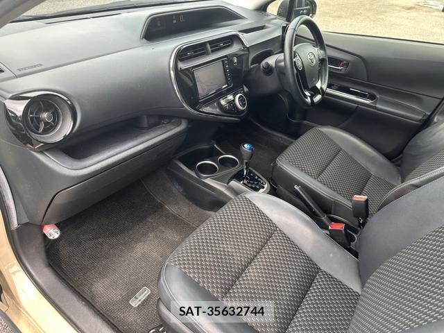 Toyota AQUA 2018-03 8649976-11