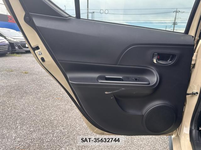 Toyota AQUA 2018-03 8649976-13