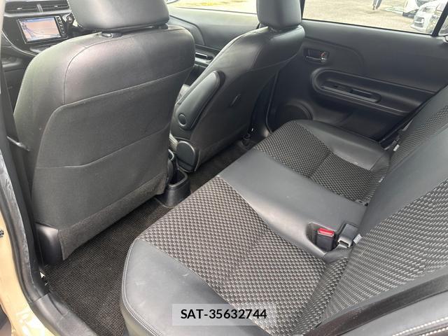 Toyota AQUA 2018-03 8649976-14