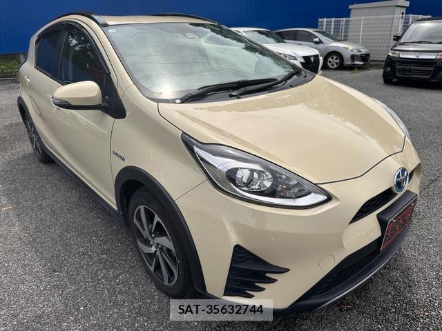 Toyota AQUA 2018-03 8649976-3