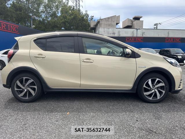 Toyota AQUA 2018-03 8649976-4