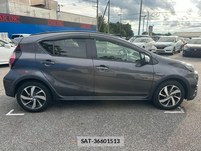 Toyota AQUA 2017-09 8649980-4