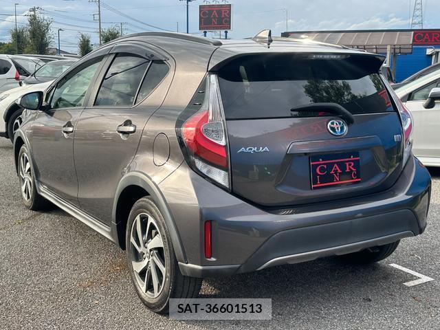 Toyota AQUA 2017-09 8649980-7