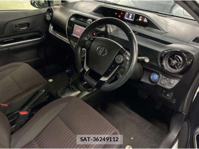 Toyota AQUA 2017-11 8650494-2