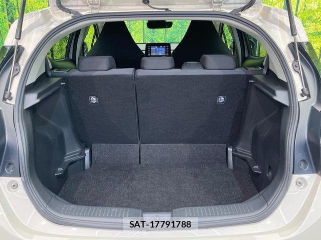 Toyota AQUA 2023-10 8650787-13