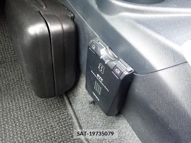 Toyota AQUA 2012-03 8650995-11