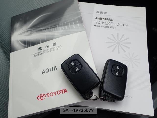 Toyota AQUA 2012-03 8650995-12