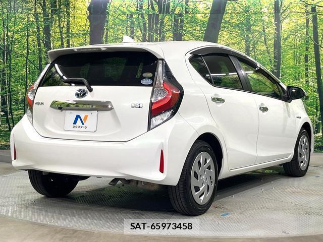 Toyota AQUA 2017-12 8651063-15