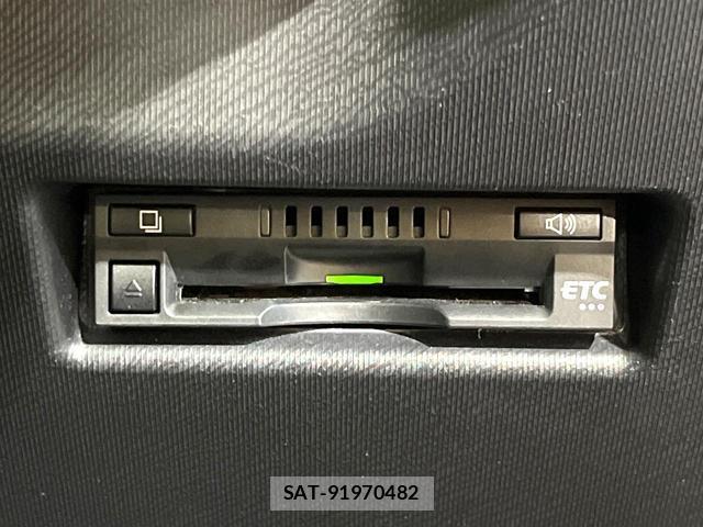 Toyota AQUA 2017-09 8651076-4