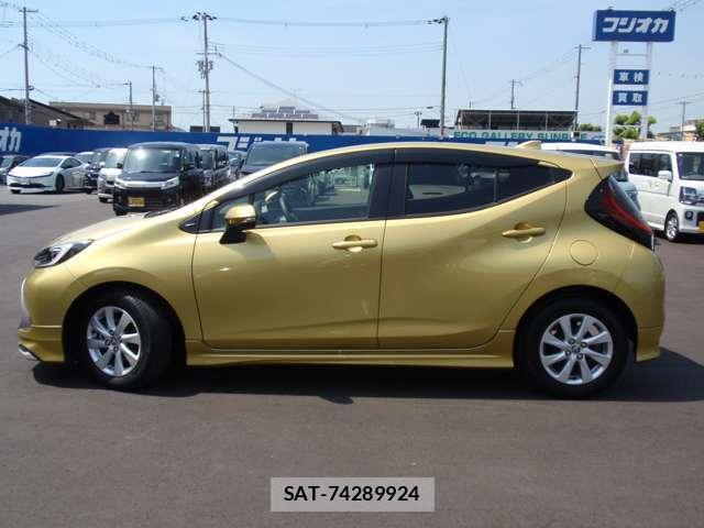 Toyota AQUA 2023-06 8651230-12