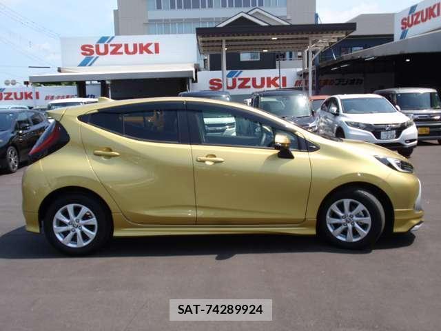 Toyota AQUA 2023-06 8651230-16