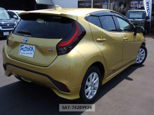 Toyota AQUA 2023-06 8651230-2