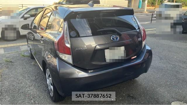 Toyota AQUA 2015-06 8651345-13