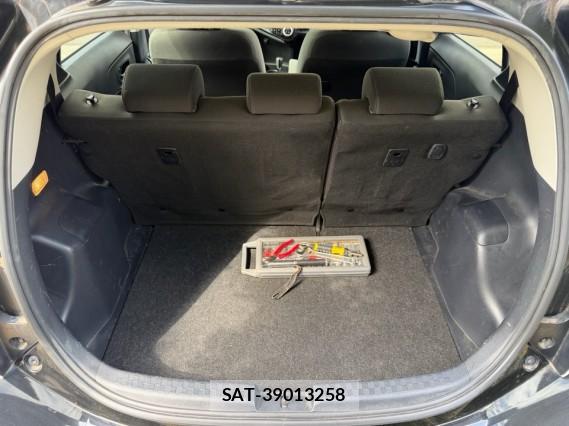 Toyota AQUA 2019-05 8651347-17