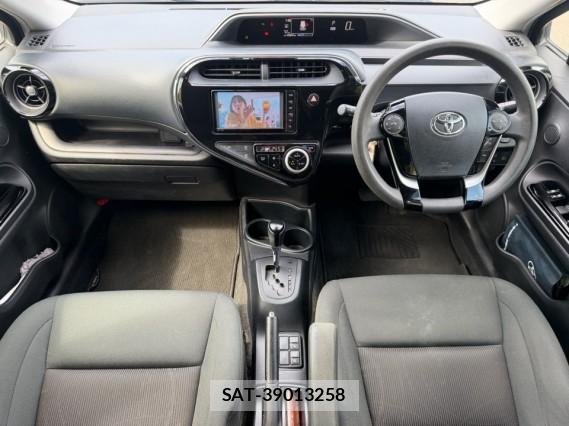 Toyota AQUA 2019-05 8651347-2